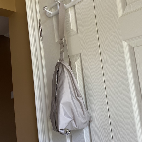Nylon cross body bag! Brand new never used! - Picture 2 of 6